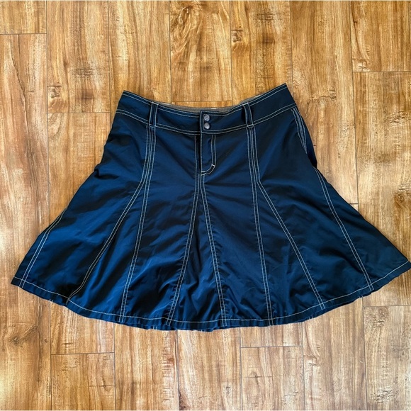 ATHLETA Women’s Black A Line Skater Flare Skirt Inner Shorts Size 6 - Picture 1 of 8